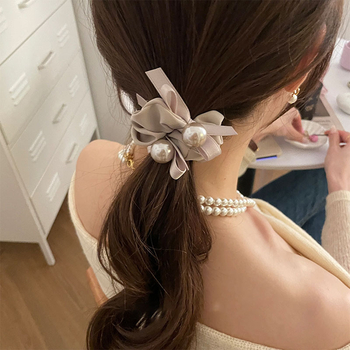 Perlová scrunchie pre ženy, elegantný nízky cop, doplnok do vlasov, pevná elastická gumička