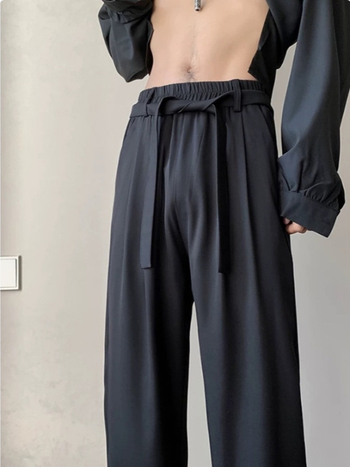 Ανδρικά μαύρα μακριά casual παντελόνια για κοστούμι, χαλαρή ευθύγραμμη σιλουέτα και ρέουσα πτώση, αίσθηση πολυτέλειας