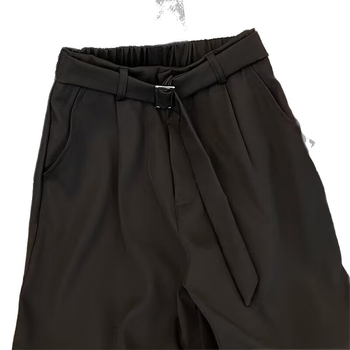 Ανδρικά καλοκαιρινά σορτς κοστούμι, χαλαρή γραμμή, φαρδιά πόδια, μοντέρνος σχεδιασμός