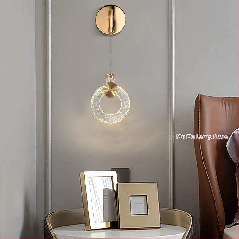Jednoduchá moderná lineárna krištáľová stenová lampa do spálne pri posteli, chodbe a obývacej izbe, s jednou hlavou
