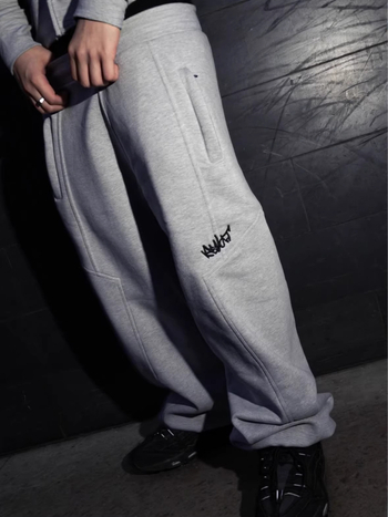 Pantaloni de trening pentru bărbați cu broderie cu litere simple, croială lejeră, talie elastică, largi, manșete la gleznă