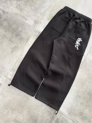 Pantaloni de trening pentru bărbați cu broderie cu litere simple, croială lejeră, talie elastică, largi, manșete la gleznă