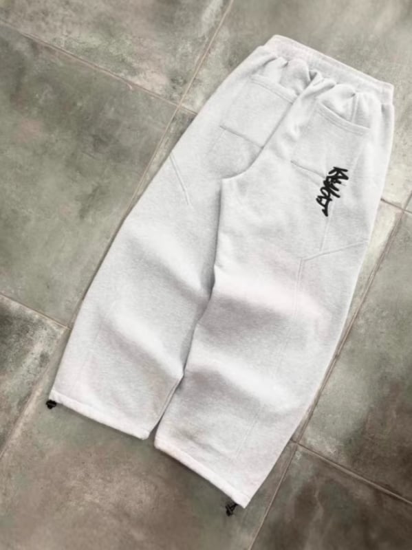 Pantaloni de trening pentru bărbați cu broderie cu litere simple, croială lejeră, talie elastică, largi, manșete la gleznă