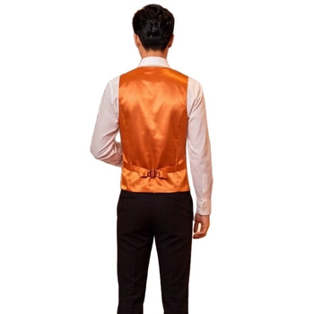 Slim-fit férfi öltönymellény bárpultos stílusban, ideális hotel- és formális rendezvényekhez.