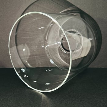 Sklenené tienidlo na lampu, vysok borosilikátové sklo, tvrdené priehľadné sklo, rozmery 140×120 mm, hrúbka 2,1 mm, tepelná odolnosť, ochranný kryt proti prachu