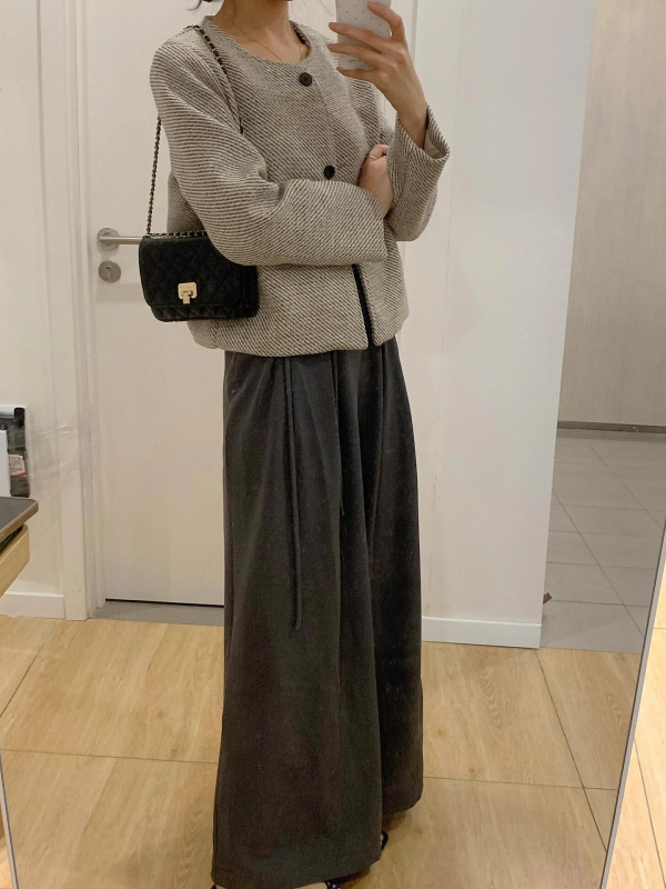 Γκρι σακάκι με ρίγες σε στιλ Chanel για γυναίκες, χειμώνας 2025, κοντό τοπ
