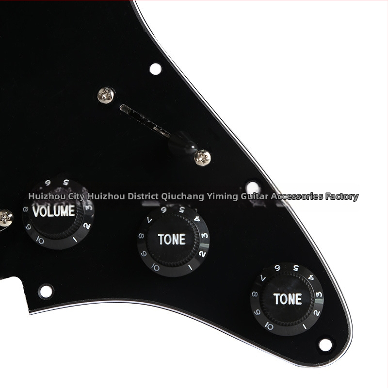 ST-3S pickguard pre elektrickú gitaru – čierny trojvrstvový panel s veľkým pólovým magnetickým snímačom