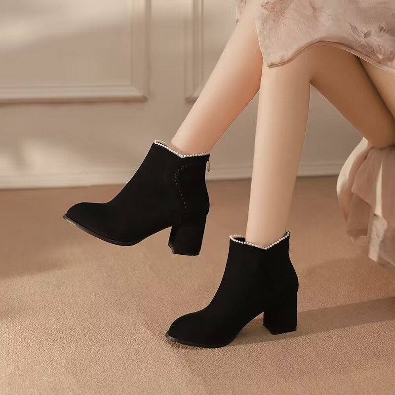 Γυναικείες μπότες από σουέτ με φερμουάρ πίσω, στυλ Μάρτιν, επενδυμένες με φλίς, κοντές για φθινοπωρινό–χειμερινό, κατάλληλες για παραδοσιακά κινεζικά ενδύματα