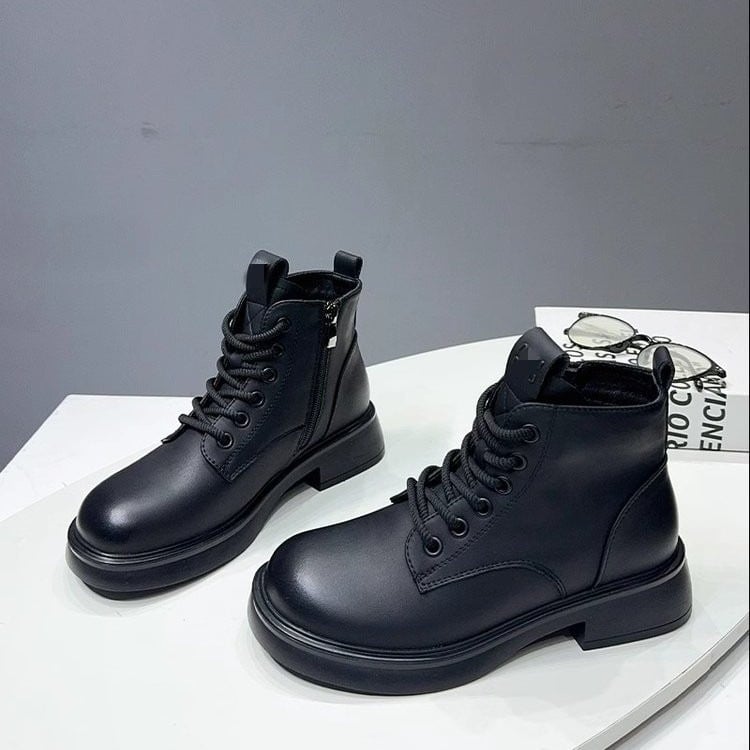 Γυναικεία μποτάκια σε street-stil από μαλακό δέρμα με παχιά σόλα, βρετανικού στυλ για τον χειμώνα