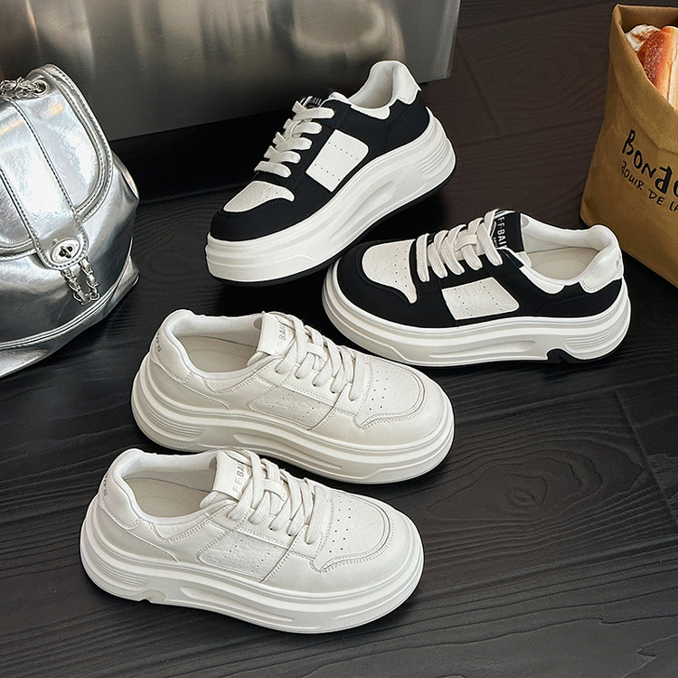 Γυναικείες λευκές δερμάτινες sneakers με πλατφόρμα 6 εκ., γούνινη επένδυση και σόλα από EVA αφρό, casual παπούτσια για την άνοιξη του 2026