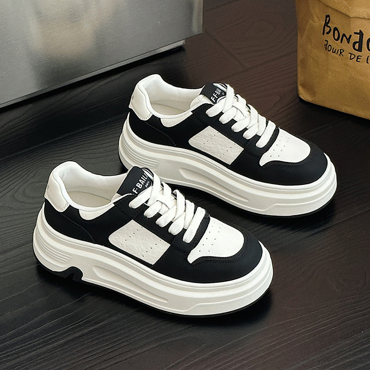Γυναικείες λευκές δερμάτινες sneakers με πλατφόρμα 6 εκ., γούνινη επένδυση και σόλα από EVA αφρό, casual παπούτσια για την άνοιξη του 2026