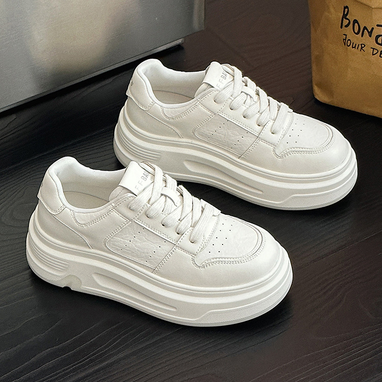 Γυναικείες λευκές δερμάτινες sneakers με πλατφόρμα 6 εκ., γούνινη επένδυση και σόλα από EVA αφρό, casual παπούτσια για την άνοιξη του 2026
