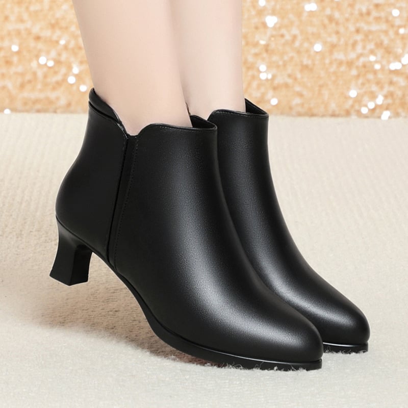 Fekete női bokacsizma fleece-béléssel, oldalsó cipzárral, 6-8 cm vastag sarkú, téli vízálló külső