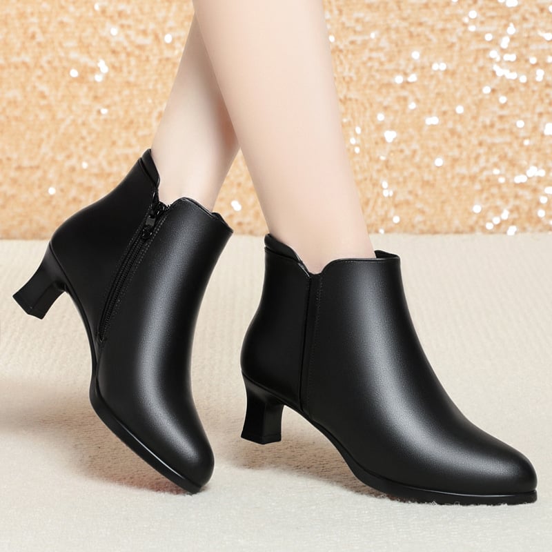 Fekete női bokacsizma fleece-béléssel, oldalsó cipzárral, 6-8 cm vastag sarkú, téli vízálló külső