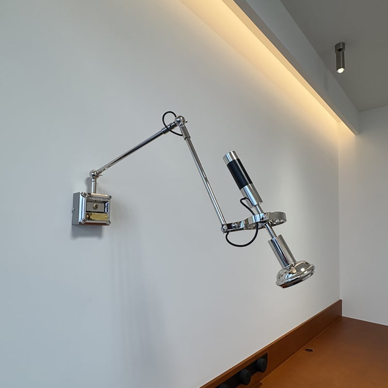 Retro priemyselný štýl stenová lampa s hojacím ramenom, vhodná do kaviarne, spálne a vstupnej haly; kreatívne, nastaviteľné osvetlenie