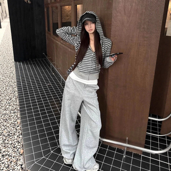 Γυναικείο cardigan-sweatshirt με κουκούλα σε κορεατικό στυλ, αντίθετες ρίγες, φλίς επένδυση, στενή γραμμή, κοντό σχέδιο, φθινοπωρινό-χειμερινό 2025
