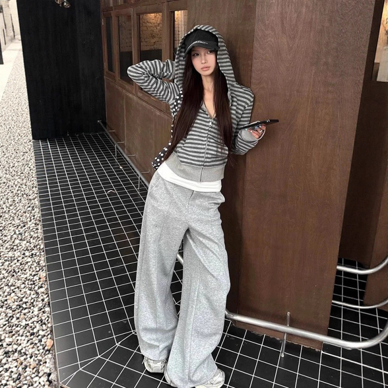 Γυναικείο cardigan-sweatshirt με κουκούλα σε κορεατικό στυλ, αντίθετες ρίγες, φλίς επένδυση, στενή γραμμή, κοντό σχέδιο, φθινοπωρινό-χειμερινό 2025