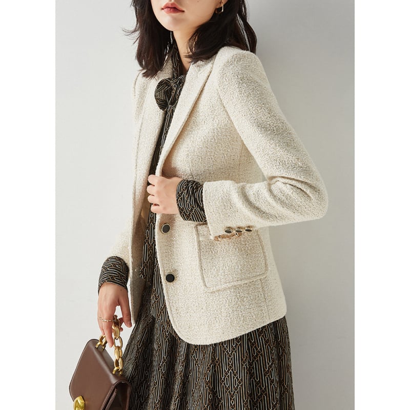 Shengdu γυναικείο tweed blazer, άνοιξη 2026, Chanel στιλ, χρυσές ίνες, γιακάς με πέτο, μονόκουμπη, τσέπες ραφτές, κοντό σακάκι