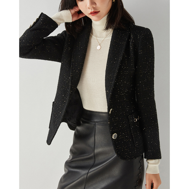 Shengdu γυναικείο tweed blazer, άνοιξη 2026, Chanel στιλ, χρυσές ίνες, γιακάς με πέτο, μονόκουμπη, τσέπες ραφτές, κοντό σακάκι