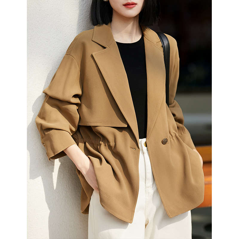Γυναικεία μπουφάν-ζακέτα σε στυλ μπελζερ, slim-fit εφαρμογή, φθινόπωρο 2025, κομψή εμφάνιση, κοντό εξωτερικό πάνω