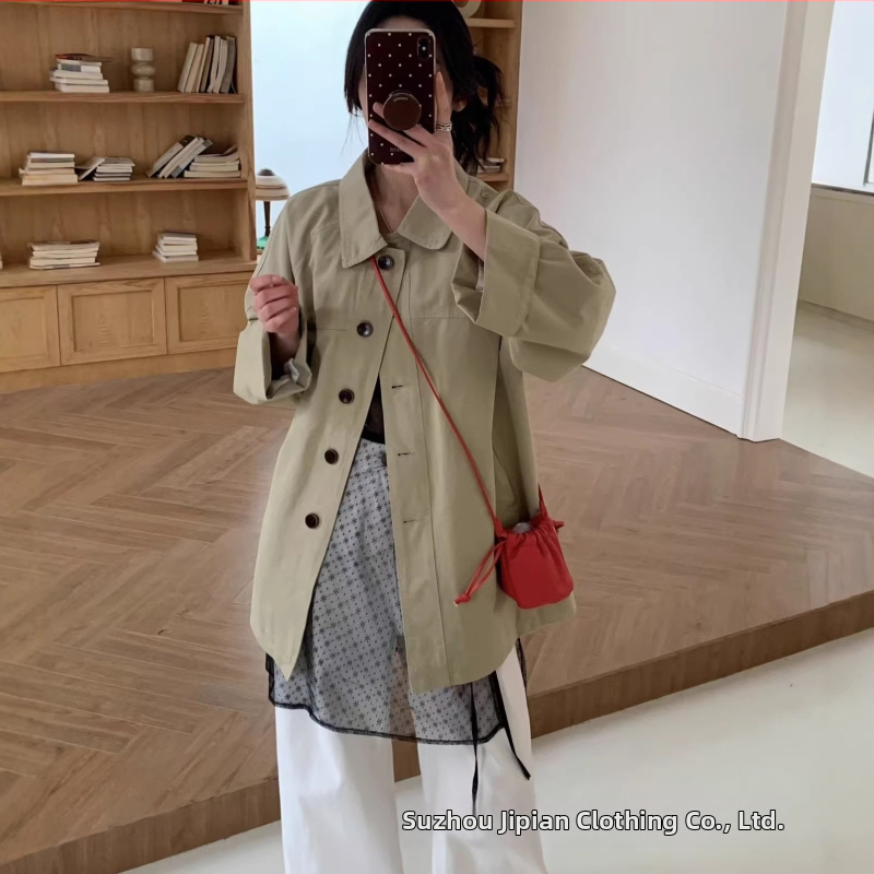 Dlhý dámsky trench coat v hongkongsom štýle, jar 2026, s klopou