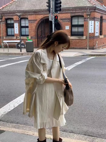 Dlhý dámsky trench coat, jednofarebný, zvýraznený pás, dvojradové zapínanie, kórejský štýl, jar 2026