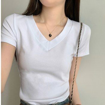 Γυναικείο κοντομάνικο T-shirt με V-λαιμό, στενή εφαρμογή, γκρι φλοράλ μοτίβο – Καλοκαίρι 2025