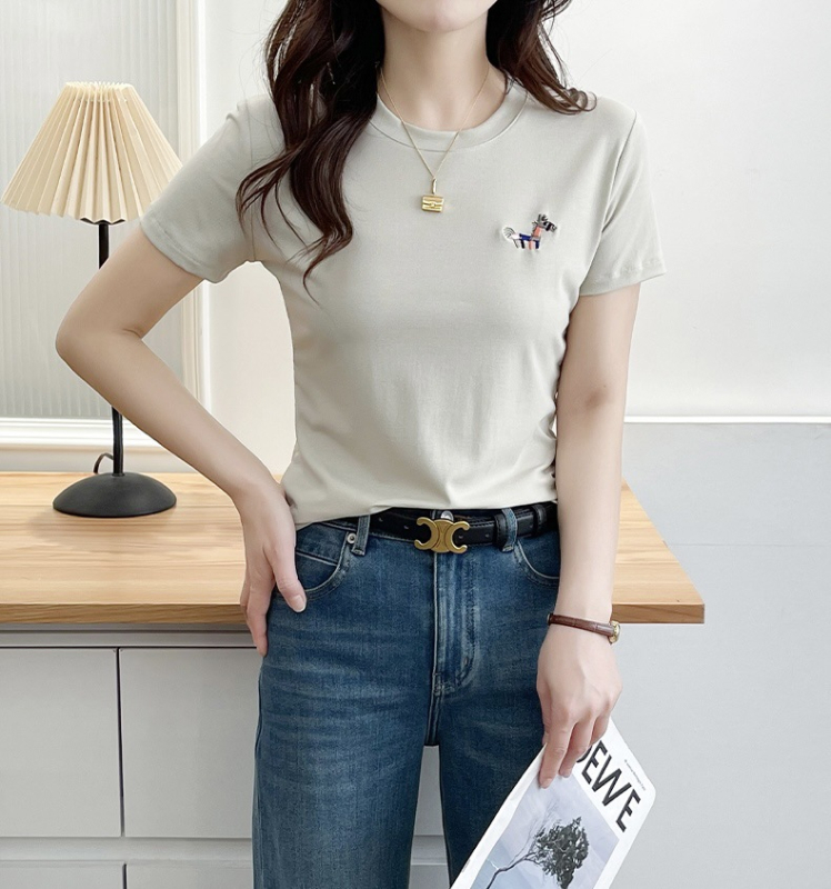 Γυναικεία κοντομάνικη T-shirt από Lyocell, καλοκαίρι 2026, δροσερή και άνετη, με κέντημα, στενή γραμμή, στρογγυλή λαιμόκοψη
