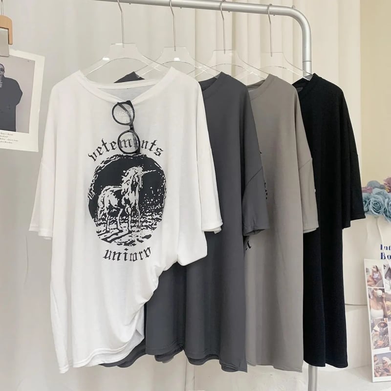 Γυναικείο T‑shirt από Modal, κοντομάνικο με εκτύπωση μονόκερου, στρογγυλή λαιμόκοψη, άνετη φαρδιά γραμμή για καλοκαίρι.