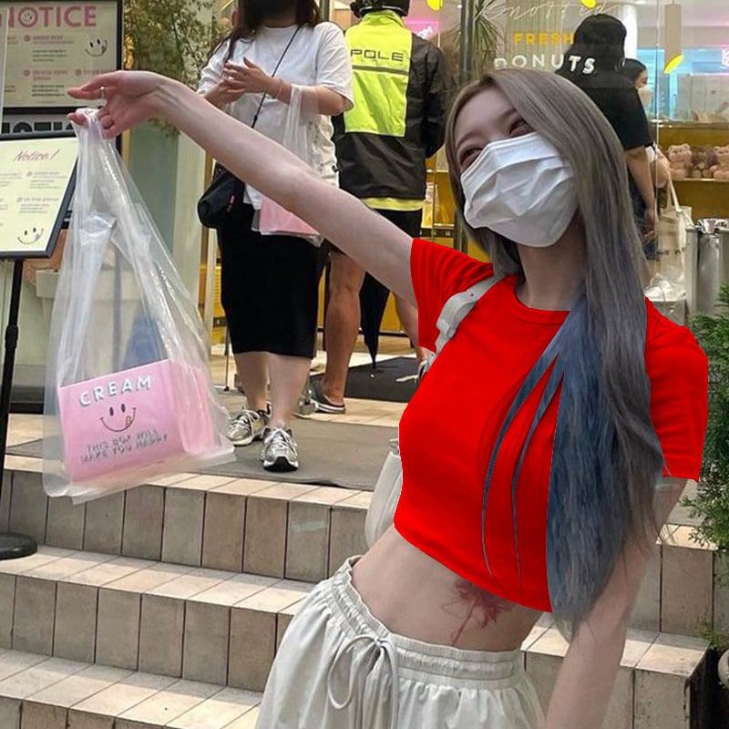 Βαμβακερό γυναικείο crop top με στρογγυλό λαιμό, κοντά μανίκια, εφαρμοστό, καλοκαίρι 2024, 3D μοτίβο