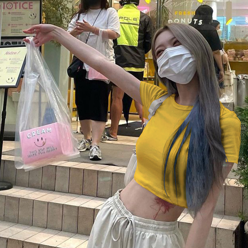 Βαμβακερό γυναικείο crop top με στρογγυλό λαιμό, κοντά μανίκια, εφαρμοστό, καλοκαίρι 2024, 3D μοτίβο