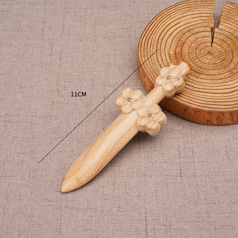 Náhrdelník zo sady z broskyňového dreva: vyrezávané meče – meč broskyňový kvet, Ziwei meč, meč s hlavou zvieraťa – DIY šperky