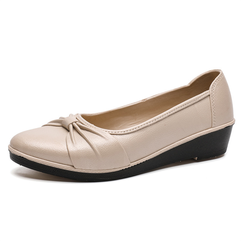 Γυναικεία loafers με τετράγωνη μύτη και φαρδύ τακούνι, PVC επάνω, μεσαίο ύψος τακουνιού 3–5 cm, EVA πάτος
