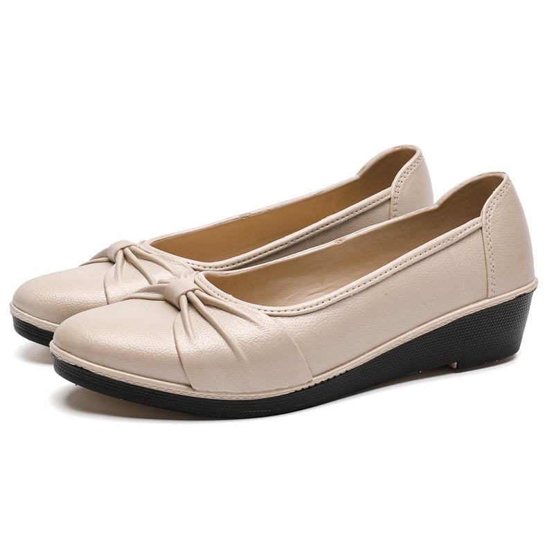 Γυναικεία loafers με τετράγωνη μύτη και φαρδύ τακούνι, PVC επάνω, μεσαίο ύψος τακουνιού 3–5 cm, EVA πάτος