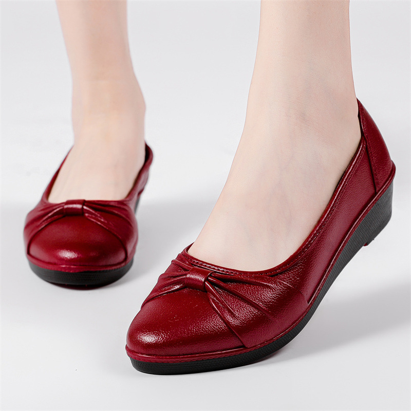 Γυναικεία loafers με τετράγωνη μύτη και φαρδύ τακούνι, PVC επάνω, μεσαίο ύψος τακουνιού 3–5 cm, EVA πάτος