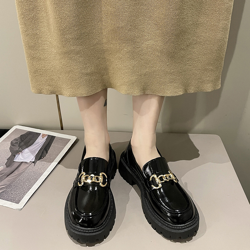 Γυναικείοι loafers σε βρετανικό στυλ, PU δέρμα, παχύ τακούνι 6–8 εκ, slip-on, στρογγυλή μύτη
