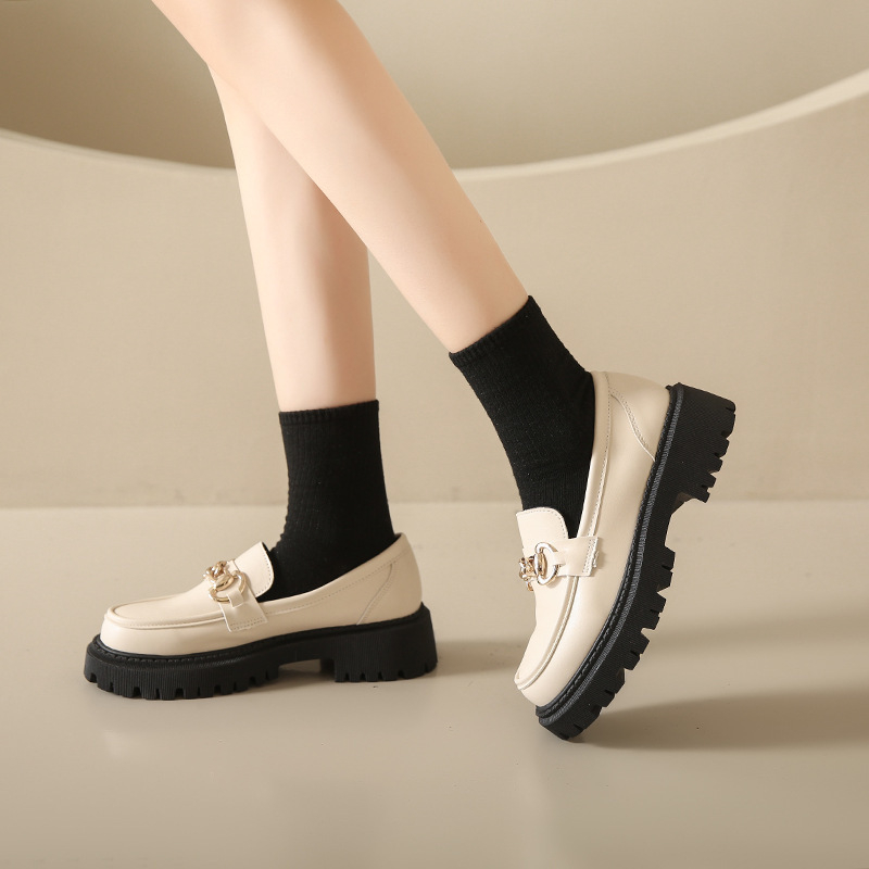 Γυναικείοι loafers σε βρετανικό στυλ, PU δέρμα, παχύ τακούνι 6–8 εκ, slip-on, στρογγυλή μύτη