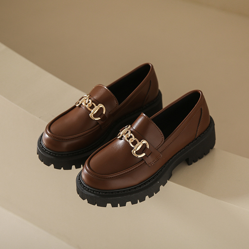 Γυναικείοι loafers σε βρετανικό στυλ, PU δέρμα, παχύ τακούνι 6–8 εκ, slip-on, στρογγυλή μύτη