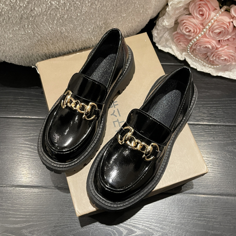 Γυναικείοι loafers σε βρετανικό στυλ, PU δέρμα, παχύ τακούνι 6–8 εκ, slip-on, στρογγυλή μύτη