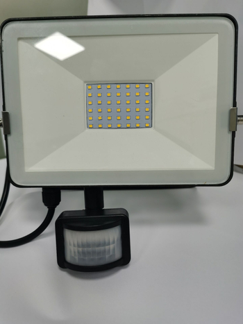 Proiector LED cu senzor de mişcare PIR pentru exterior, carcasă din grafen pentru disiparea căldurii, lampă de perete pentru curte, IP66, 30W, flux luminos 3000 lm, CRI 80, unghi fascicul 120°, 42 LED