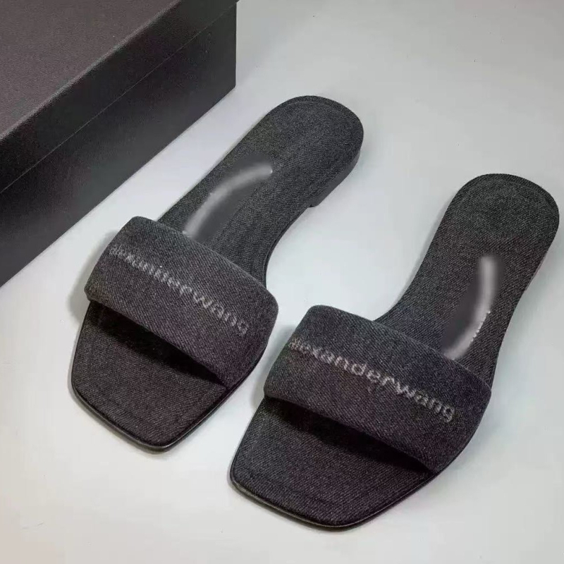 Dawang AW2025 Slip-On σανδάλια άνοιξη-καλοκαίρι, με επίπεδη σόλα, τετράγωνη μύτη, γυναικεία δερμάτινα με μοτίβο τοτέμ