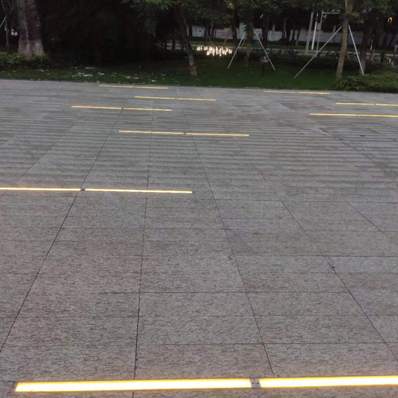 Solárny LED podzemný svetelný pás pre dlažby, vonkajšie vodeodolné reflektory pre trávnik a námestie