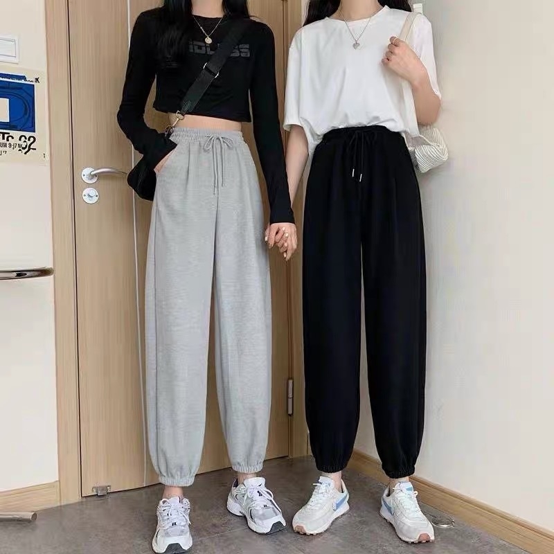 Γκρι γυναικείες παντελόνες φόρμα με επένδυση φλίς, κοντού μήκους, σε εφαρμοστό τελείωμα