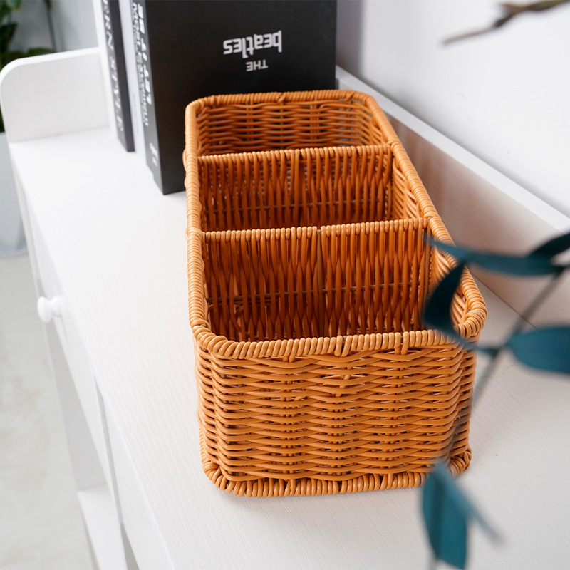 Téglalap alakú osztott tárolókosár gyümölcsöknek és nassolnivalóknak, imitált rattan mintával
