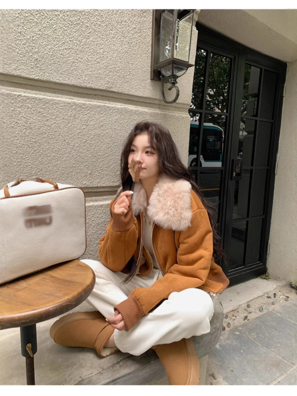 Γυναικείο κοντό παλτό από shearling και μαλλί