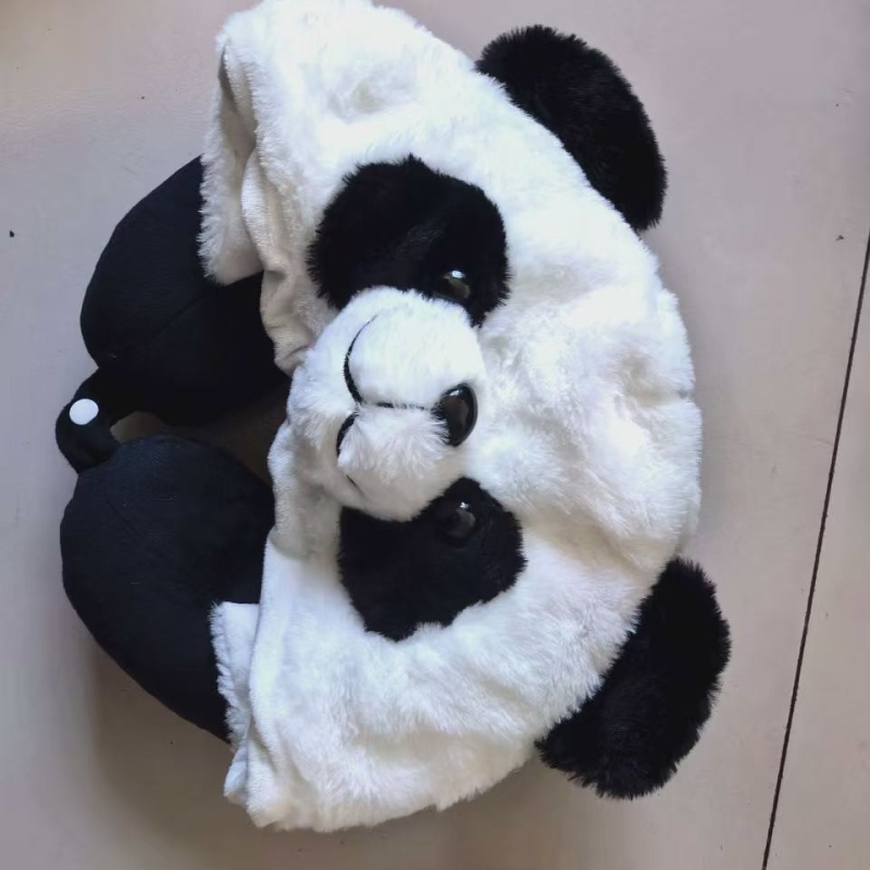 Rajzolt mókus-panda kapucnis U-alakú párna utazáshoz és naphoz, fényblokkoló