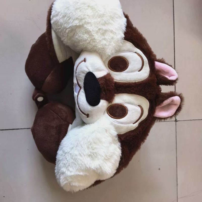 Rajzolt mókus-panda kapucnis U-alakú párna utazáshoz és naphoz, fényblokkoló