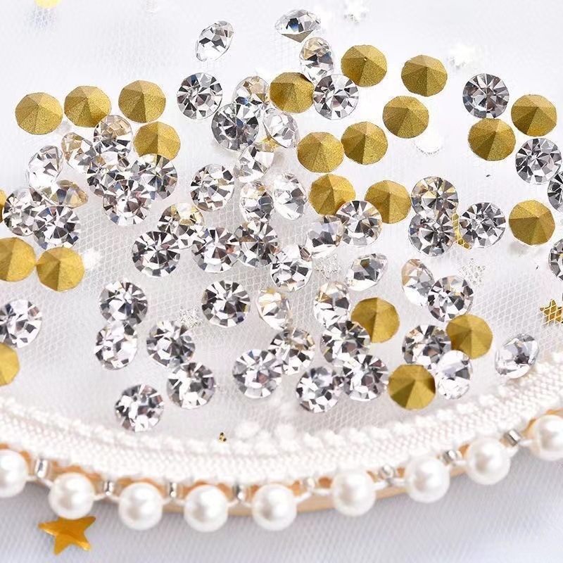 Kónické rhinestones na nechty, krabička s 12 priehradkami, ultra lesklé sklenené kamienky, AB duhové farby, jasná biela, na nechty a DIY šperky
