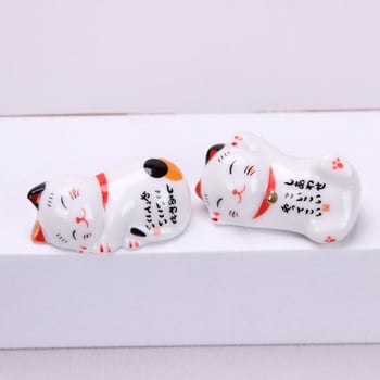Porcelánový stojan na hůlky a pero s motívom Maneki-neko, viacfarebná glazúra