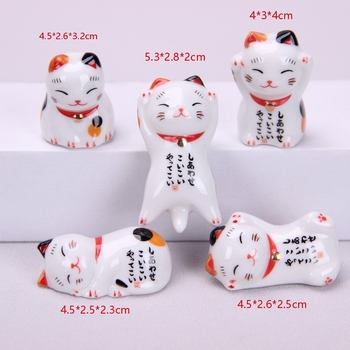Porcelánový stojan na hůlky a pero s motívom Maneki-neko, viacfarebná glazúra